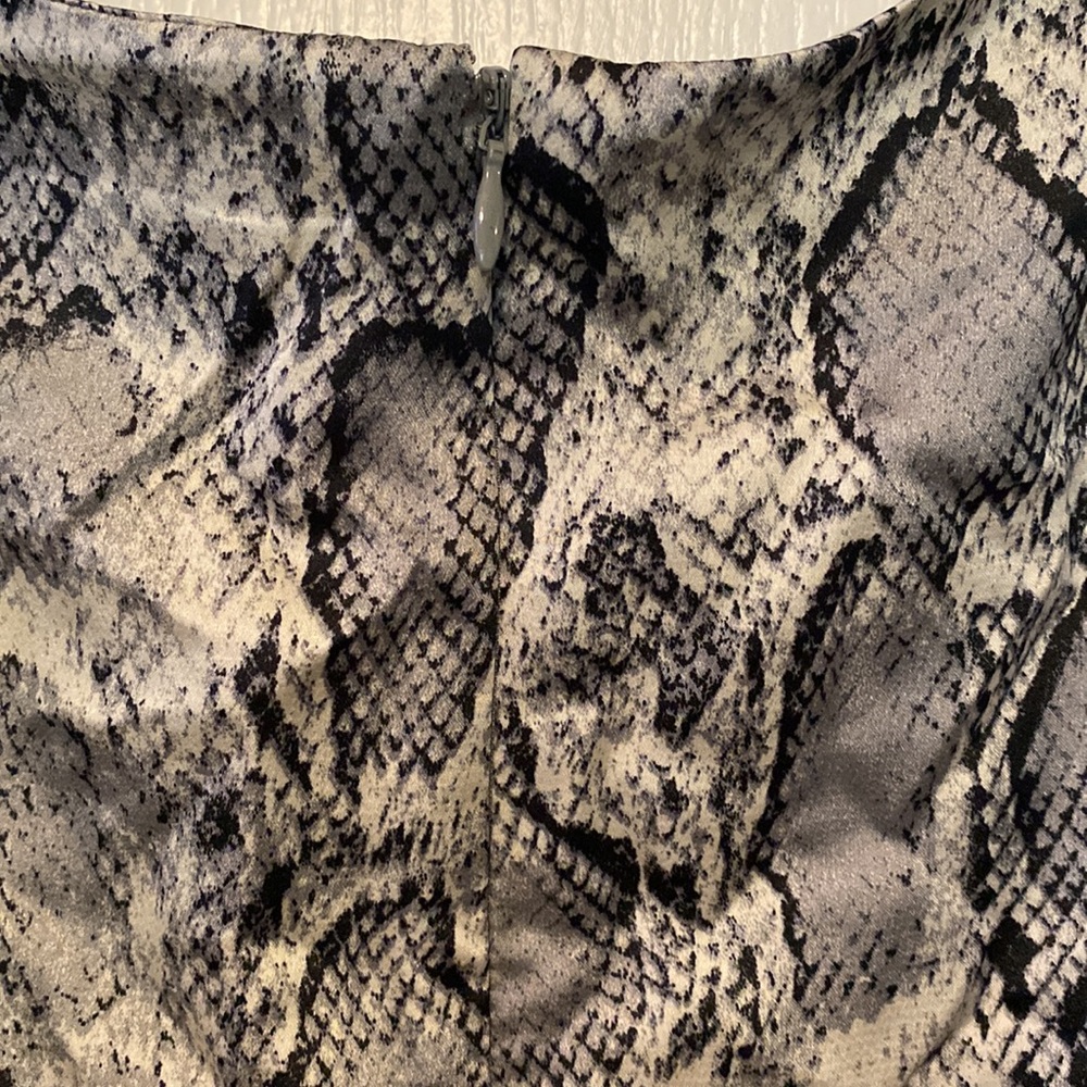 NWT - SNAKESKIN SKIRT - Picture 4 of 8